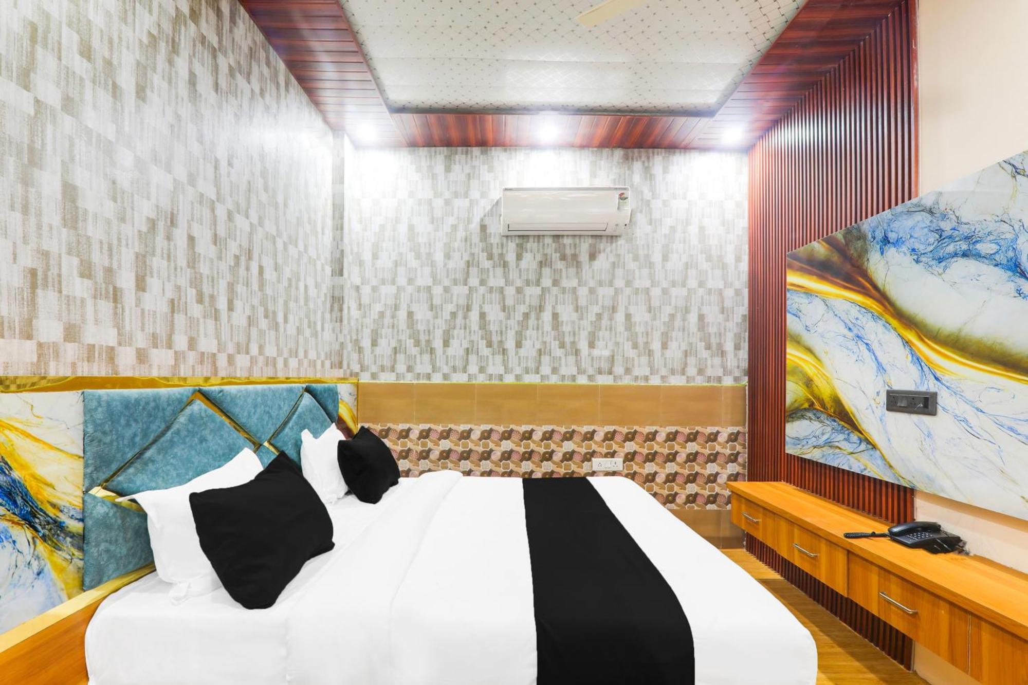 Hotel O V. K Palace Inn 러크나우 외부 사진
