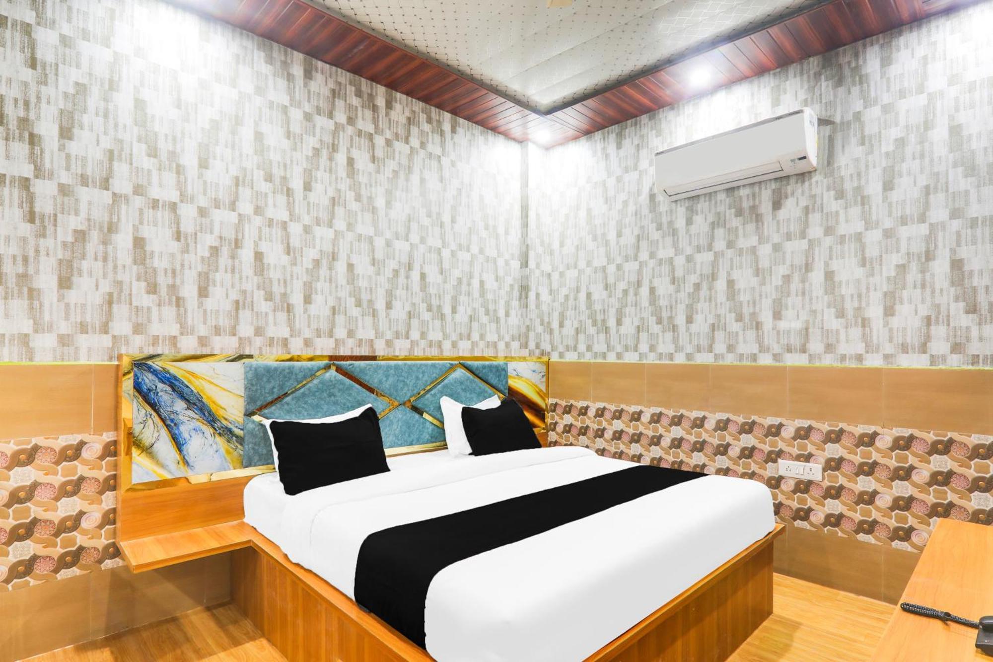 Hotel O V. K Palace Inn 러크나우 외부 사진