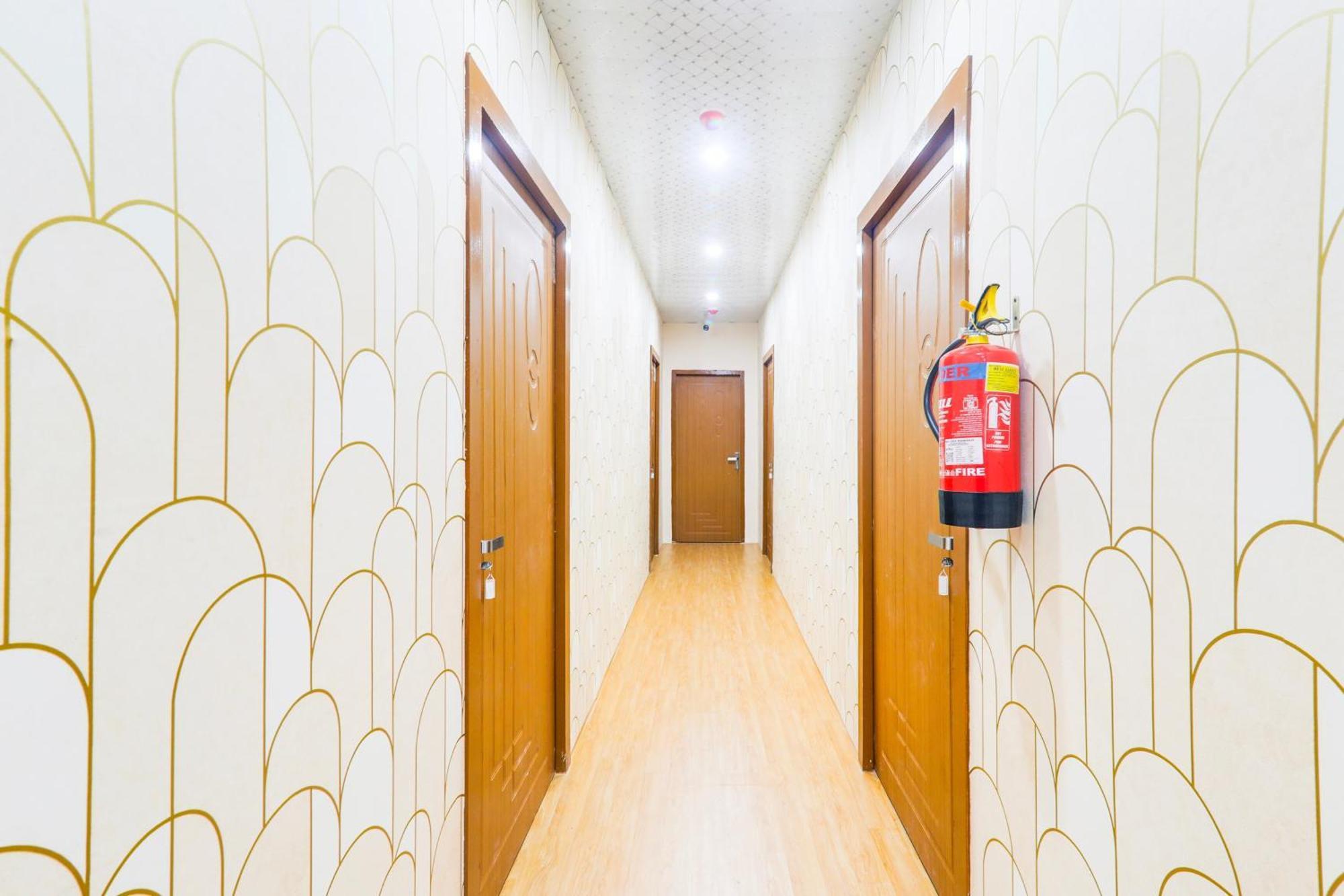 Hotel O V. K Palace Inn 러크나우 외부 사진
